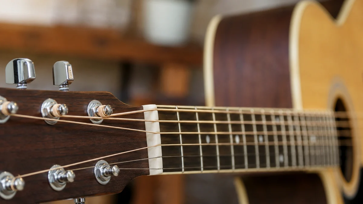 3 Guitar Pick Thicknesses Explained: Beginner Guide cover image