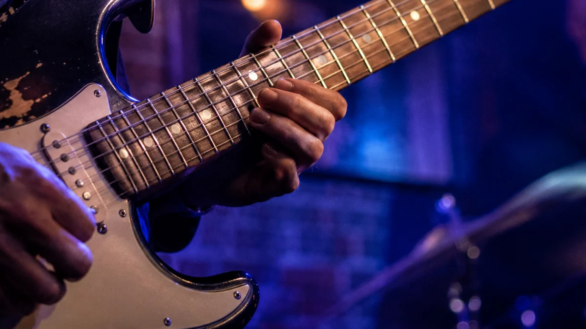 Capo Placement Mistakes: Fix Buzz and Tuning Issues practice image