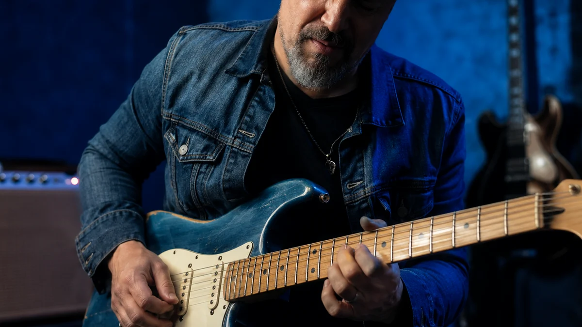 Online Guitar Tuner Guide: Tune Accurately practice image